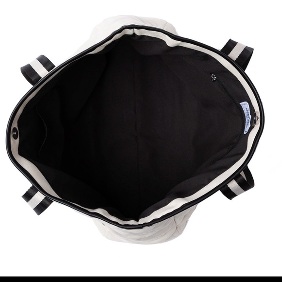 DISNEY MICKEY QUILTED TOTE BAG COLOR CREAM - Picture 6 of 11